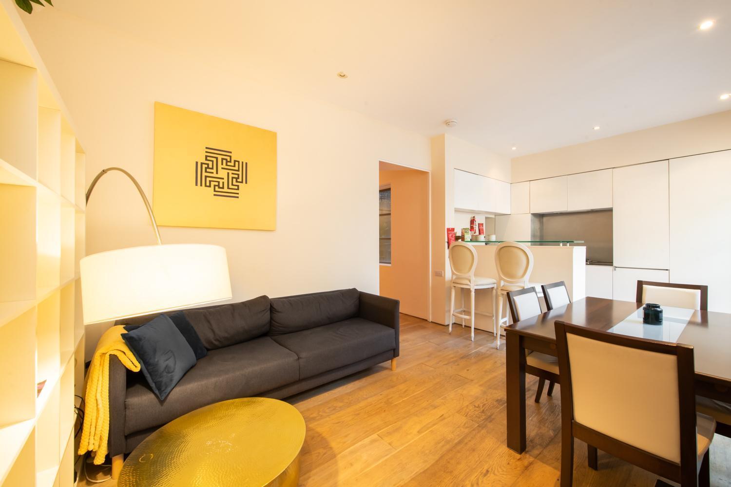 Pollen Street, Three-bedroom Flat Appartement *